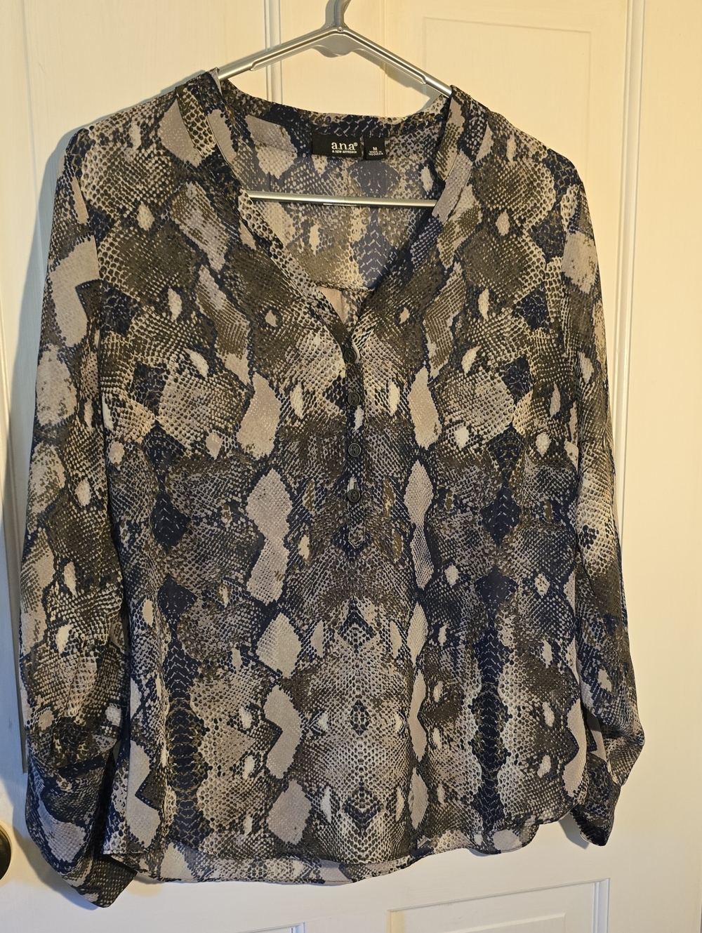 a.n.a Gray and Black Snake-Print Long Sleeve Blouse Size M